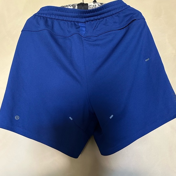 Lululemon Athletica Blue Men's Running Shorts size M - Picture 4 of 4